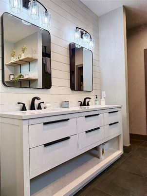 Bathroom, Dual Sink Vanities, Interior