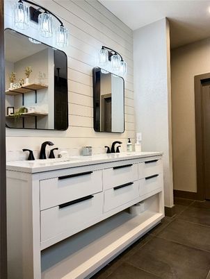 Bathroom, Dual Sink Vanities, Interior