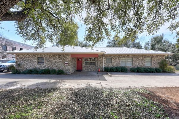 Exterior, Facade, Brick Facade, Ranch