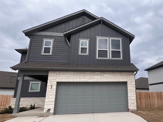 Attached, Exterior, Facade, American Craftsman