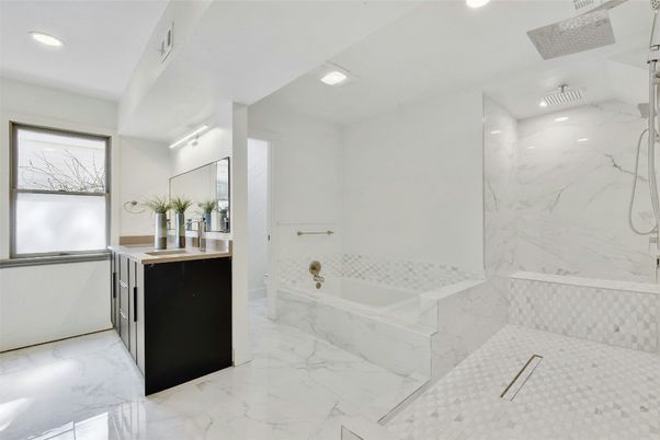 Bathroom, Interior, Marble, Marble Walls, Recessed Lighting