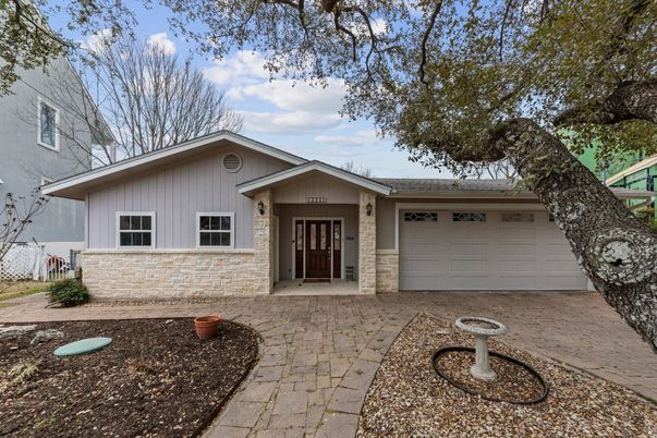 Attached, Exterior, Facade, Ranch