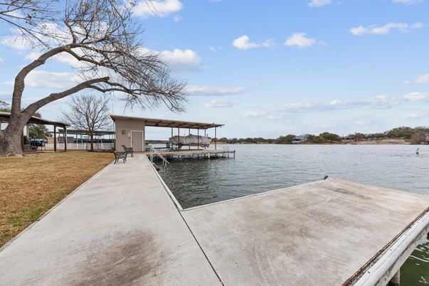 Exterior, Lake