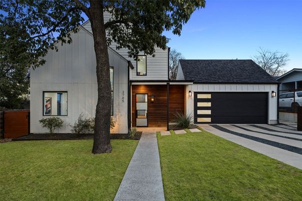 Attached, Exterior, Facade, Farmhouse
