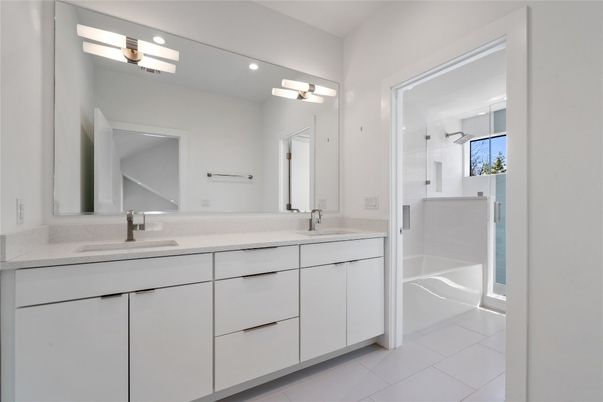 Bathroom, Dual Sink Vanities, Interior, Recessed Lighting