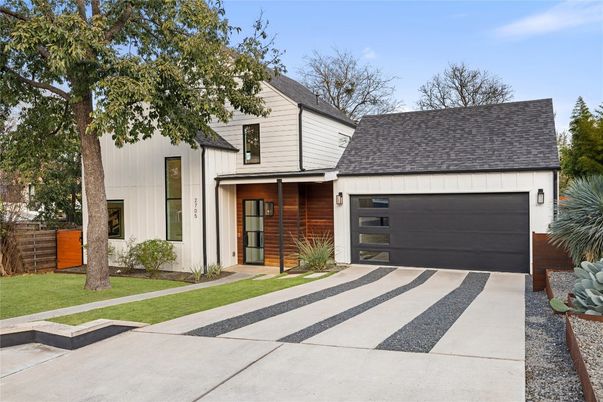 Attached, Exterior, Facade, Farmhouse
