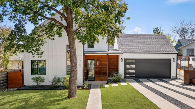 Attached, Exterior, Facade, Farmhouse