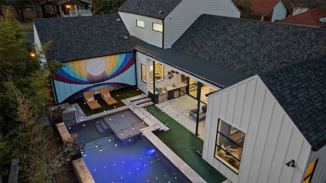 Exterior, Drone