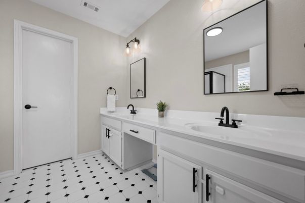 Bathroom, Dual Sink Vanities, Interior, Recessed Lighting