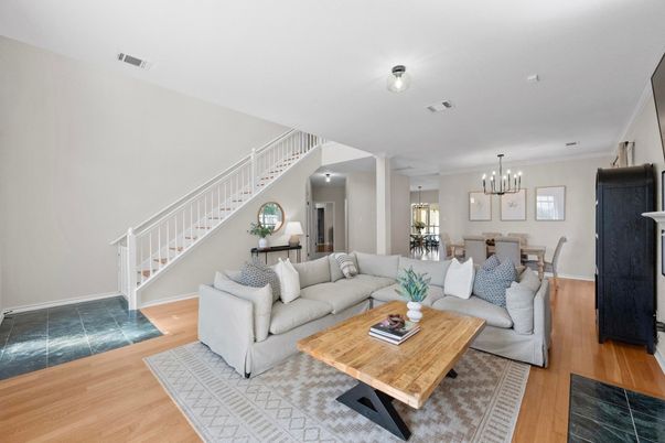 Chandelier, Dining room, Interior, Living room, Pendant Lights, Wood Texture Flooring