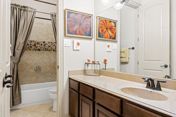Bathroom, Dual Sink Vanities, Interior