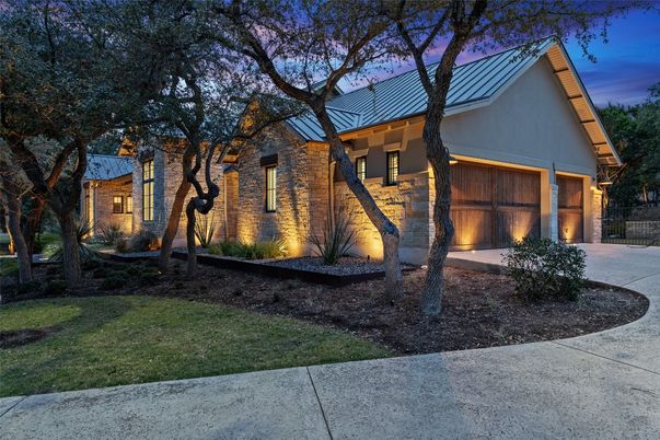 Attached, Backyard, Exterior, Facade, Brick Facade, Ranch