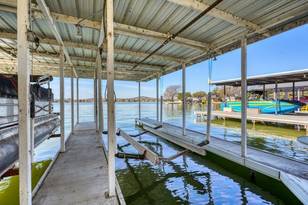 Exterior, Lake