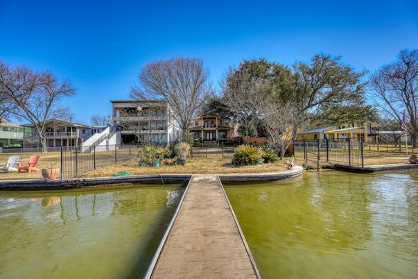 Exterior, Lake