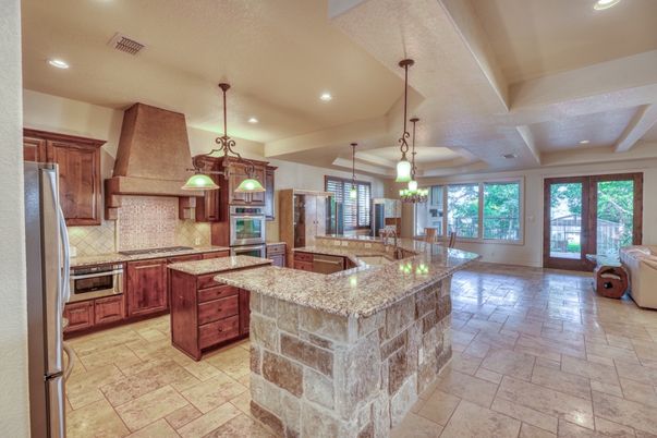 Dining room, Interior, Kitchen, Pendant Lights, Recessed Lighting, Stainless Steel Appliances