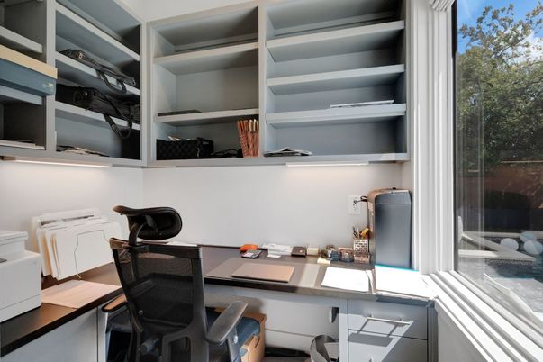 Home Office, Interior
