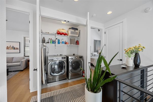 Interior, Recessed Lighting, Washer, Wood Texture Flooring