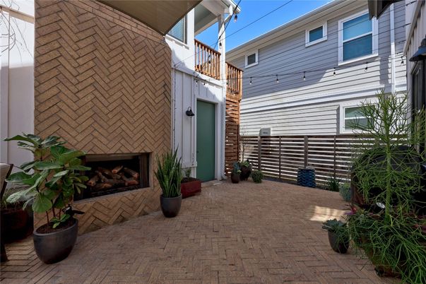 Exterior, Fireplace