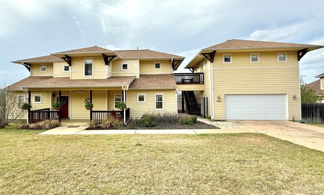 Attached, Exterior, Facade, Split Level