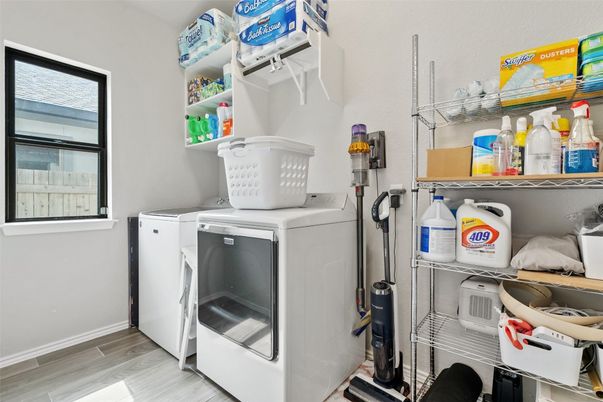 Interior, Utility Closets, Washer, Wood Texture Flooring