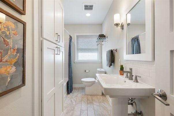 Bathroom, Interior, Recessed Lighting
