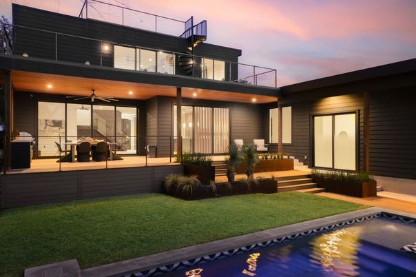 Backyard, Exterior, Facade, Modern