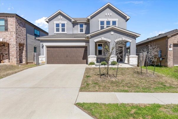 Attached, Exterior, Facade, American Craftsman