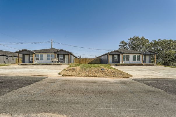 Backyard, Exterior, Facade, Ranch