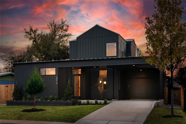 Attached, Exterior, Facade, Farmhouse