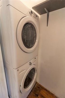 Interior, Utility Closets, Washer, Wood Texture Flooring