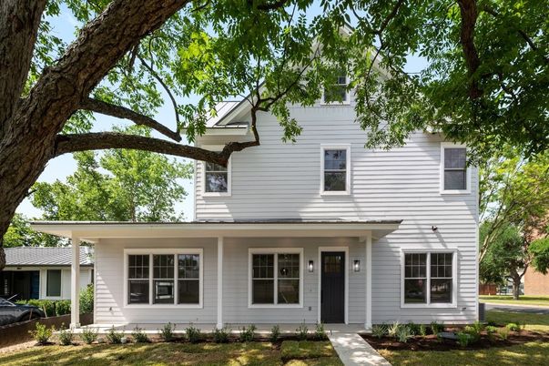 Exterior, Facade, Farmhouse