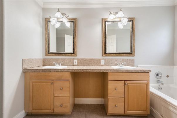 Bathroom, Dual Sink Vanities, Interior