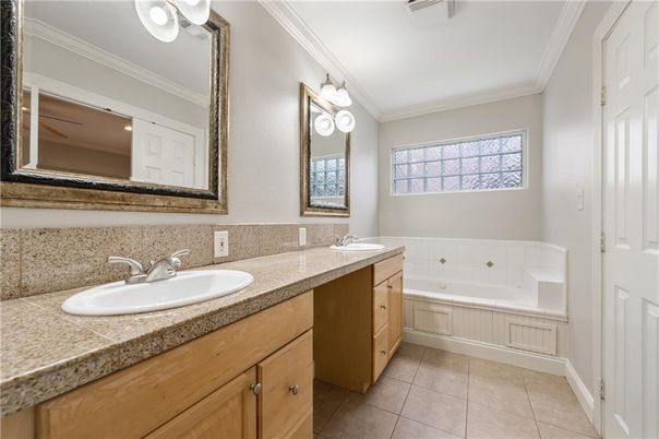 Bathroom, Dual Sink Vanities, Interior