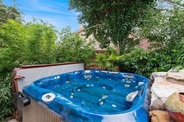 Exterior, Hot Tub