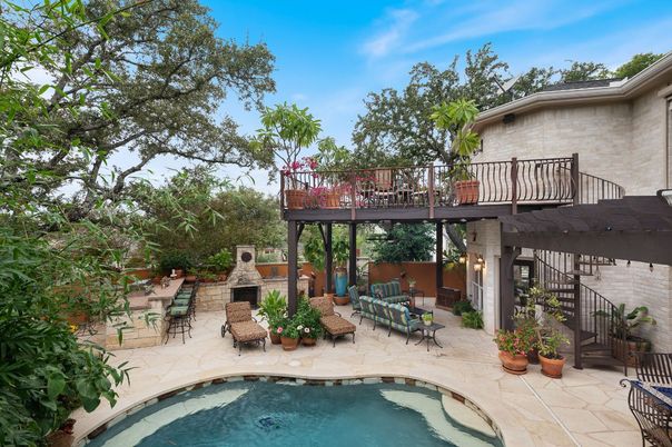 Exterior, Fireplace, Pool