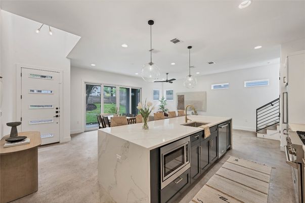 Dining room, Interior, Kitchen, Pendant Lights, Recessed Lighting, Stainless Steel Appliances