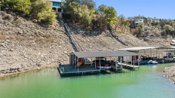 Exterior, Lake