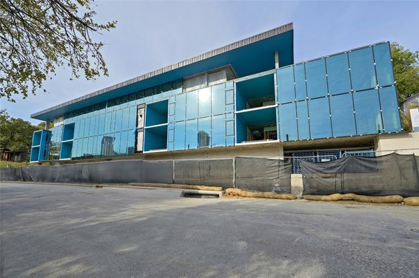 Exterior, Facade, Modern