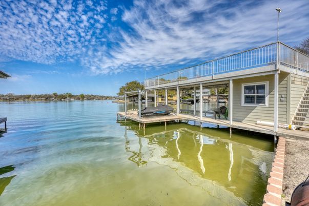 Exterior, Lake