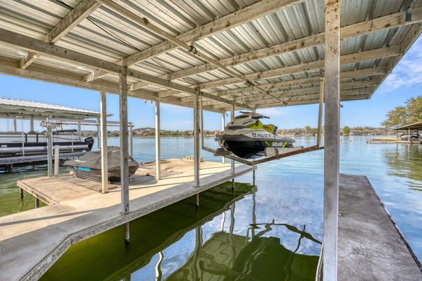 Exterior, Lake