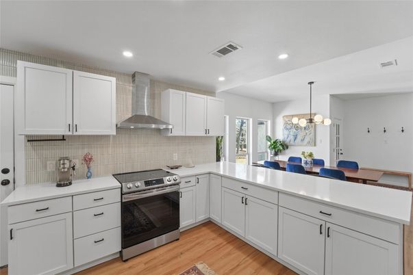 Chandelier, Dining room, Interior, Kitchen, Pendant Lights, Recessed Lighting, Stainless Steel Appliances, Wood Texture Flooring