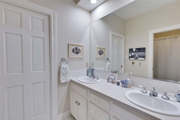 Bathroom, Dual Sink Vanities, Interior, Recessed Lighting