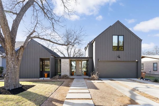 Attached, Exterior, Facade, Farmhouse