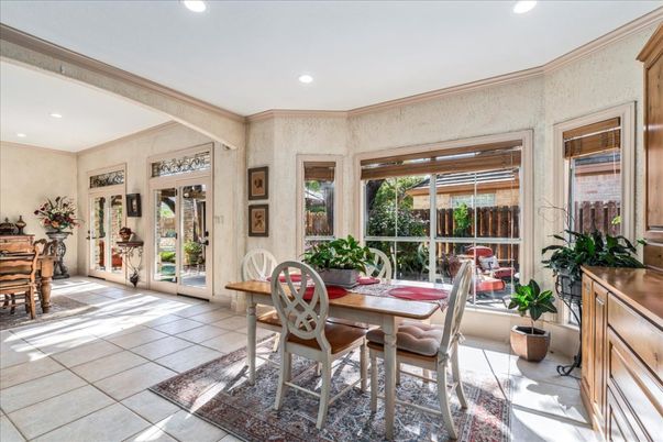 Dining room, Interior, Recessed Lighting