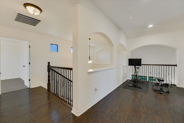 Fitness Equipment, Interior, Recessed Lighting, Wood Texture Flooring