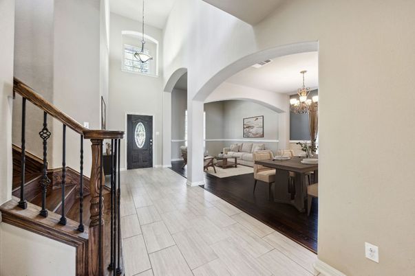 Chandelier, Dining room, Interior, Living room, Pendant Lights, Wood Texture Flooring