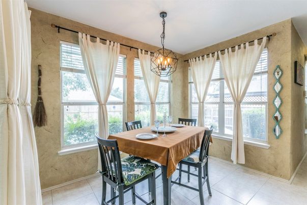 Chandelier, Dining room, Interior, Pendant Lights