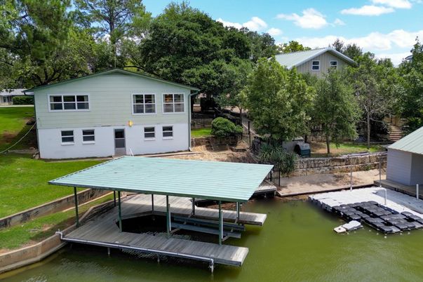 Exterior, Lake