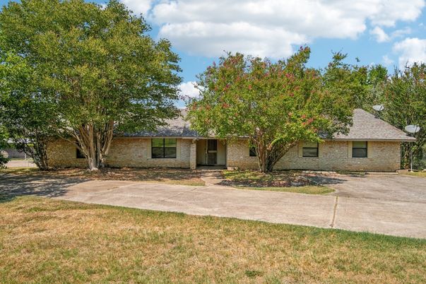 Backyard, Exterior, Facade, Brick Facade, Ranch