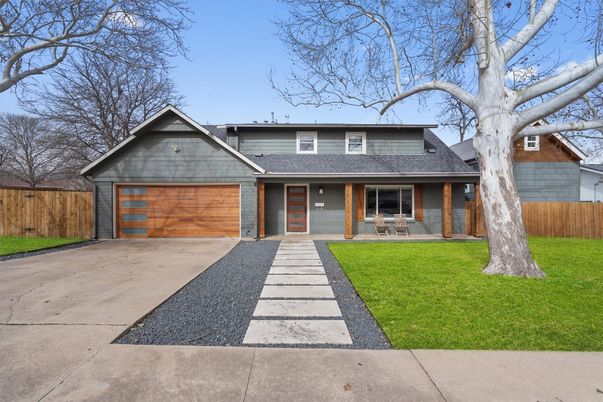Attached, Exterior, Facade, Split Level
